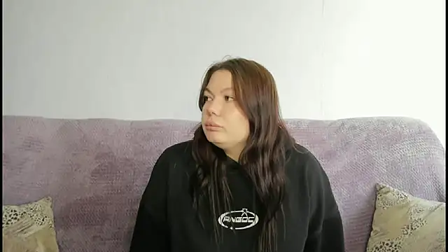 Snapshot of ArielGirl chatting on October 13, 2025, 8:25 am ArielGirl online show from October 13, 2025, 8:25 am