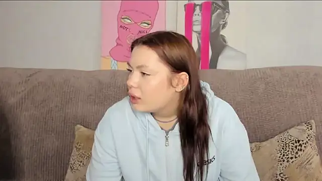 Snapshot of ArielGirl chatting on October 31, 2025, 10:27 am ArielGirl online show from October 31, 2025, 10:27 am