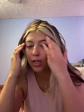 Snapshot of Bella__Lane chatting on December 17, 2025, 7:42 pm Bella Lane online show from December 17, 2025, 7:42 pm