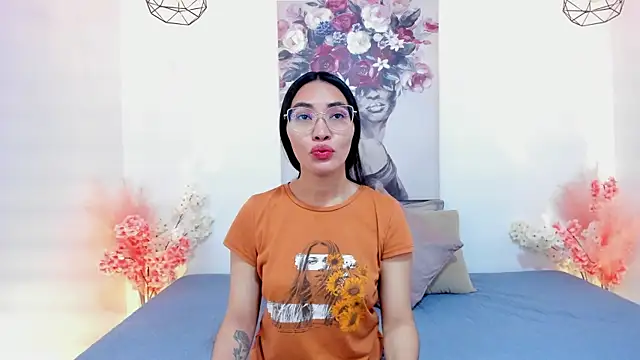 lucyy liiuu online show from November 4, 2025, 1:10 pm