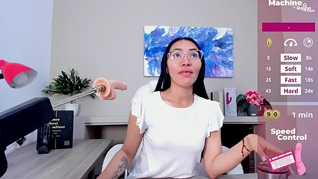 lucyy liiuu online show from November 21, 2025, 1:32 pm