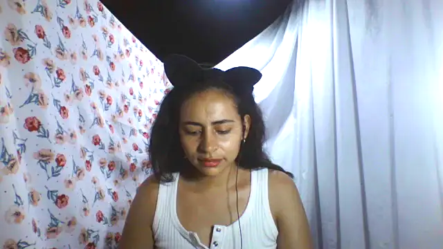 Anabelhotxx16 online show from September 15, 2025, 3:06 am