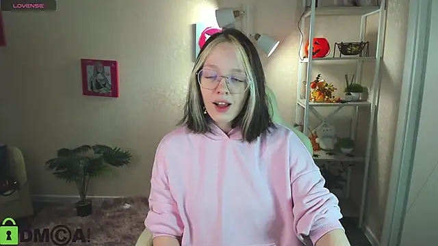 R0cket bunny online show from November 14, 2025, 1:04 am