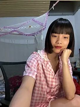 andymi1 online show from April 17, 2026, 1:52 am