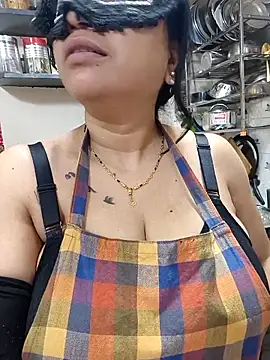 Queen Nightt online show from March 1, 2026, 3:30 am