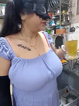 Queen Nightt online show from April 3, 2026, 3:37 am