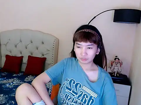 ShantalFoxxy  online show from May 11, 2026, 6:41 am
