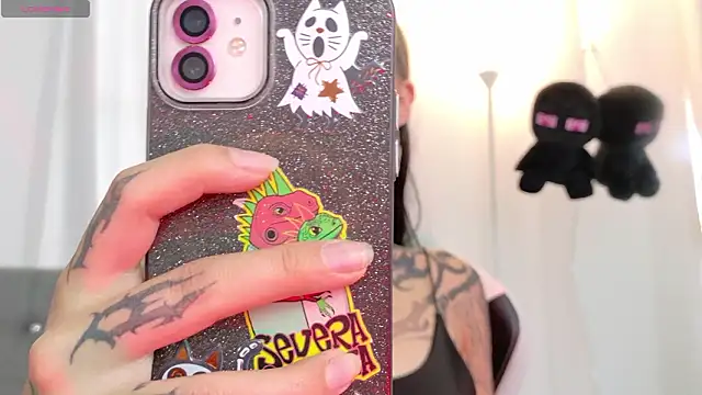 sara queen10 online show from February 18, 2026, 5:53 pm