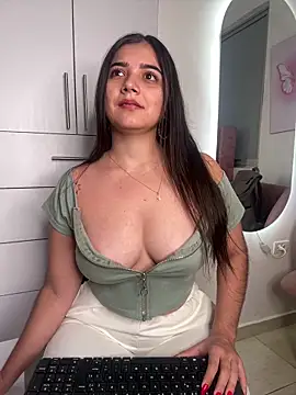 salomecute21 online show from February 19, 2026, 11:06 am