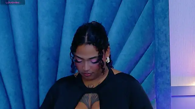 Cristal-Jonnes online show from December 5, 2025, 3:04 am