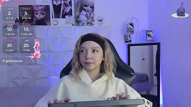 JuliethMoss online show from November 4, 2025, 8:08 pm