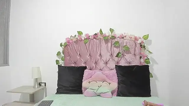 ivy moon05 online show from October 13, 2025, 1:11 pm