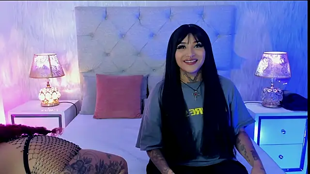 Pamelamiler   online show from April 18, 2026, 1:37 pm