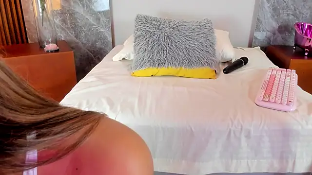 Emma hunter  online show from January 7, 2026, 4:04 am