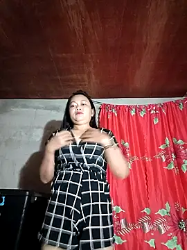 Everleigh mom online show from October 9, 2025, 7:45 pm