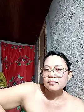 Everleigh mom online show from November 21, 2025, 7:40 am