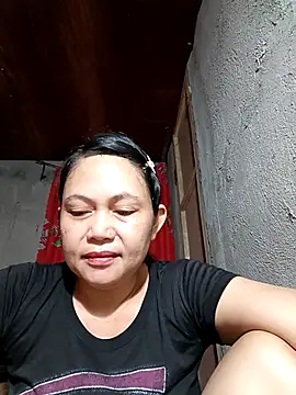 Everleigh mom online show from December 17, 2025, 10:05 pm