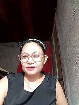 Everleigh mom online show from December 23, 2025, 11:08 am