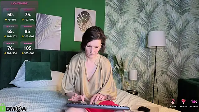 Lia Reyn online show from May 6, 2026, 12:21 pm