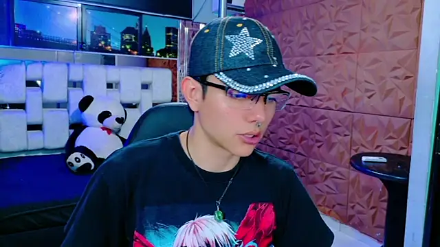 alandelrey57 online show from December 2, 2025, 5:02 am