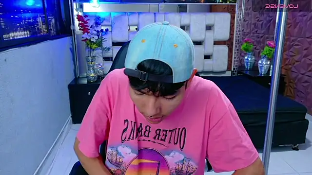 alandelrey57 online show from December 3, 2025, 4:20 am