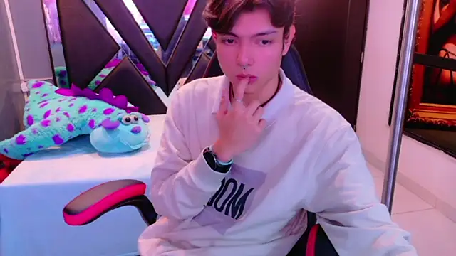 alandelrey57 online show from February 2, 2026, 5:17 am