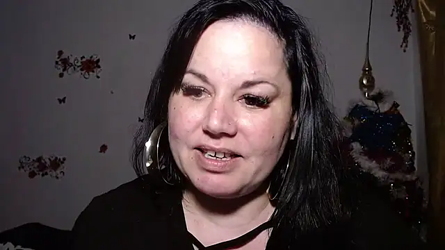 andreea2011 online show from October 6, 2025, 7:44 pm