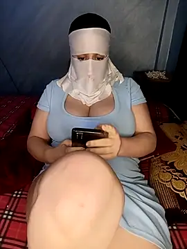 Snapshot of Lamia_Queen_ chatting on December 3, 2025, 12:40 am Lamia Queen online show from December 3, 2025, 12:40 am