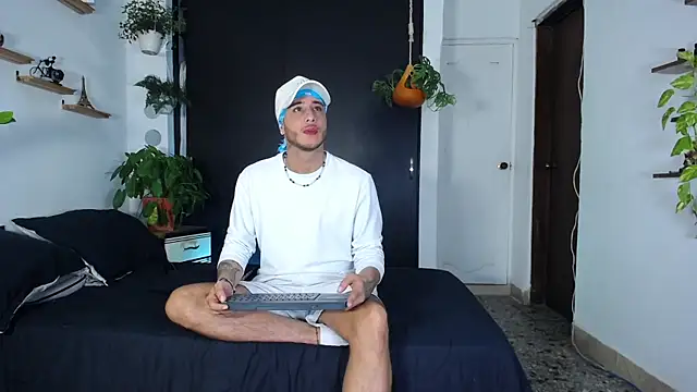 Borsalino Adam online show from November 24, 2025, 7:02 pm