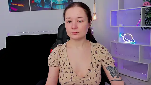 NancyJonson online show from November 11, 2025, 3:28 am