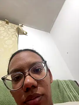 Valen1800 online show from December 19, 2025, 2:07 am