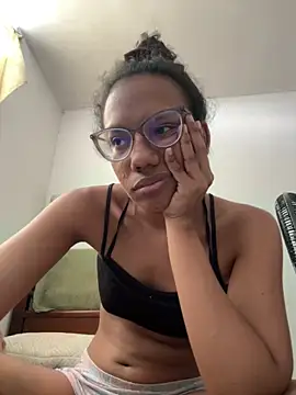 Valen1800 online show from April 16, 2026, 7:47 pm