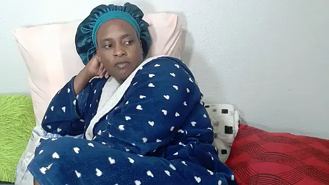 QueenRomaxx1 online show from October 20, 2025, 6:30 pm