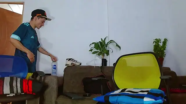 Snapshot of skinny23cm chatting on February 4, 2026, 9:20 pm skinny23cm online show from February 4, 2026, 9:20 pm