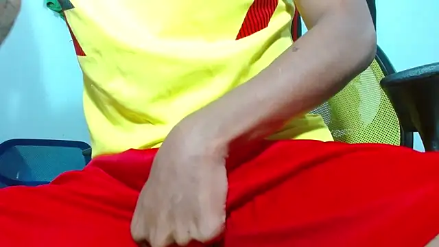 Snapshot of skinny23cm chatting on February 23, 2026, 7:44 pm skinny23cm online show from February 23, 2026, 7:44 pm