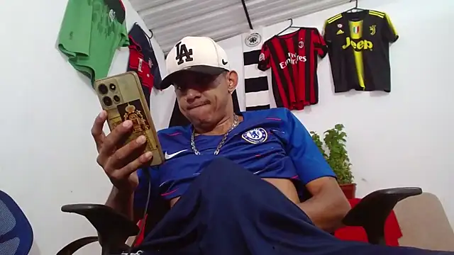 Snapshot of skinny23cm chatting on March 1, 2026, 2:19 pm skinny23cm online show from March 1, 2026, 2:19 pm