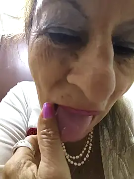 MaryeLunna online show from October 28, 2025, 11:58 am