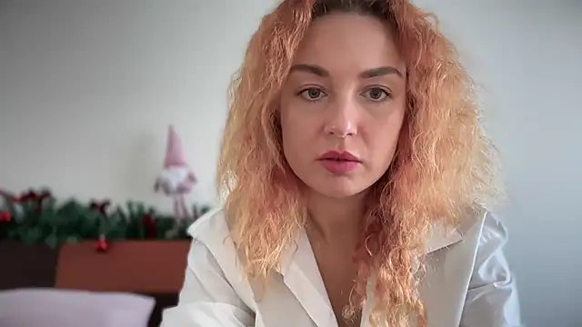 Reddgiirl online show from December 17, 2025, 9:59 am