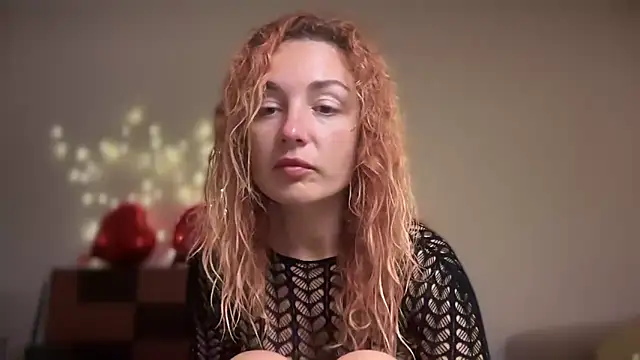 Snapshot of Reddgiirl chatting on January 18, 2026, 5:39 pm Reddgiirl online show from January 18, 2026, 5:39 pm