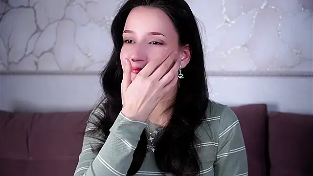 FalineBeacher online show from December 15, 2025, 2:10 pm