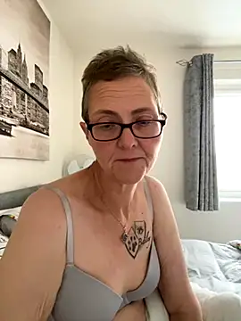 Curvy-Jinx online show from October 15, 2025, 7:52 am