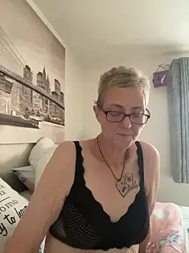 Curvy-Jinx online show from November 1, 2025, 3:36 pm