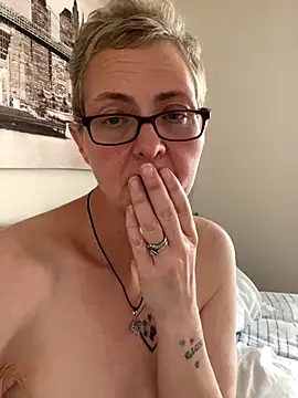 Curvy-Jinx online show from November 5, 2025, 9:31 am