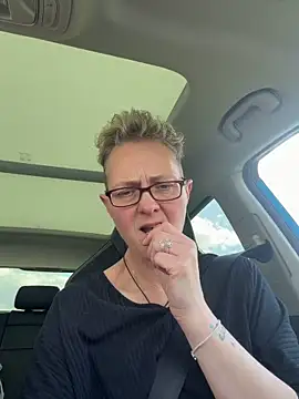 Curvy-Jinx online show from April 18, 2026, 1:15 pm