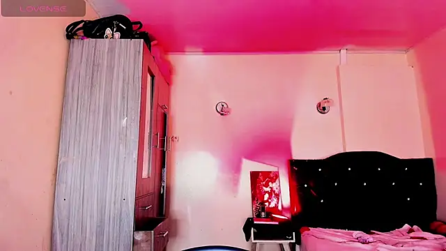 Rossedewitt  online show from March 26, 2026, 7:19 pm