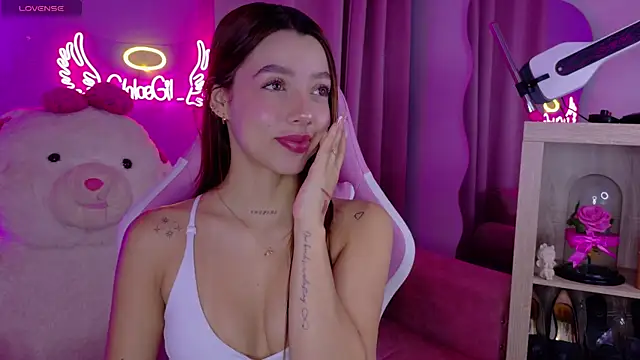 Chloegi   online show from February 12, 2026, 9:04 am