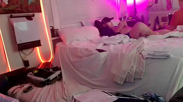 Luv2SuckBWC92 online show from November 12, 2025, 8:15 am