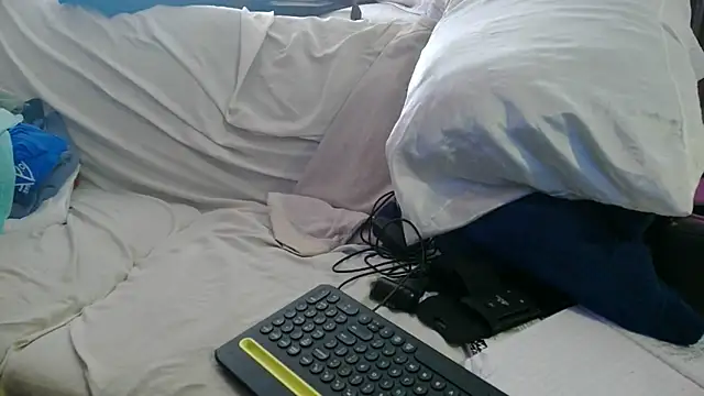 Luv2SuckBWC92 online show from November 13, 2025, 7:13 pm