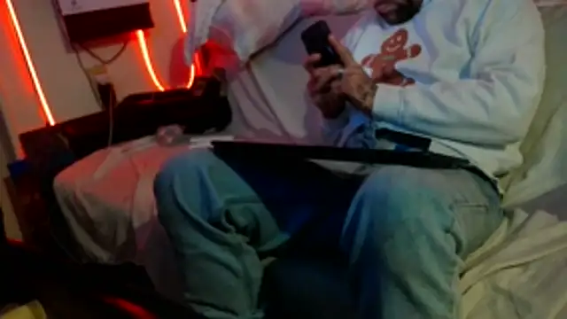 Luv2SuckBWC92 online show from November 15, 2025, 8:22 am