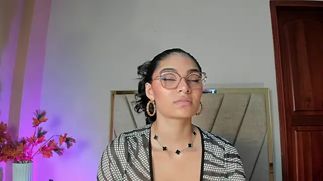 Snapshot of LunaAspen_ chatting on February 3, 2026, 5:51 pm LunaAspen online show from February 3, 2026, 5:51 pm